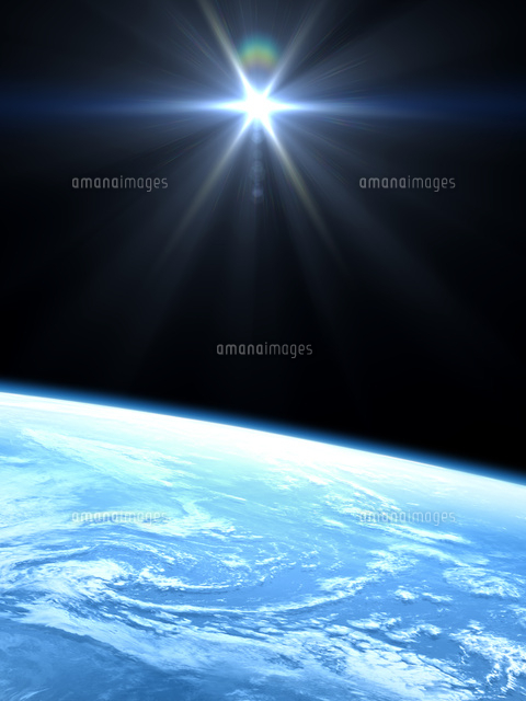 衛星軌道から眺める太陽の光射す美しい青い地球の大気層 の写真素材 イラスト素材 アマナイメージズ