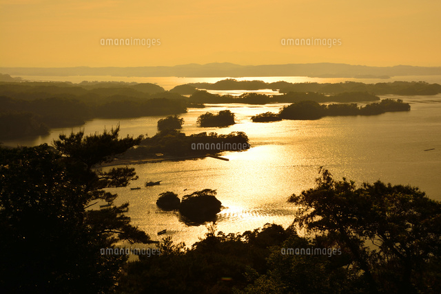 大高森 夕日に映える松島湾 の写真素材 イラスト素材 アマナイメージズ 大高森 夕日に映える松島湾 の写真素材 イラスト素材 アマナイメージズ