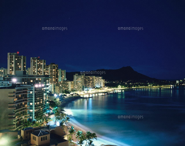 ワイキキビーチの夜景 オアフ島 ハワイ[01184011994]の写真・イラスト