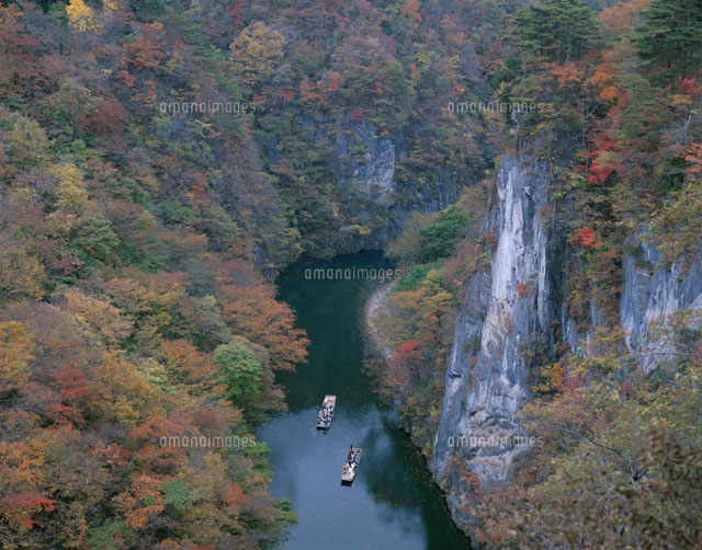 猊鼻渓の紅葉 岩手県 の写真素材 イラスト素材 アマナイメージズ
