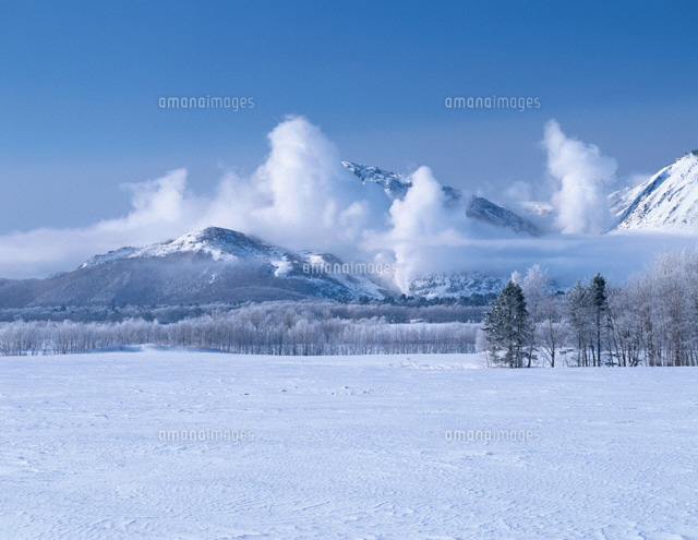 冬景色の硫黄山 北海道 の写真素材 イラスト素材 アマナイメージズ