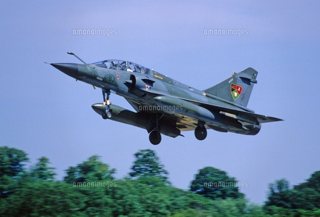 フランス空軍ミラージュ2000戦闘機の着陸[01335033028]の写真