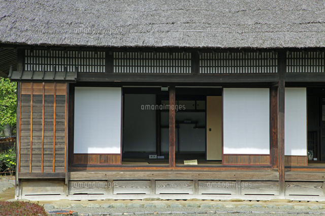 古民家園 縁側の戸袋と障子 の写真素材 イラスト素材 アマナイメージズ