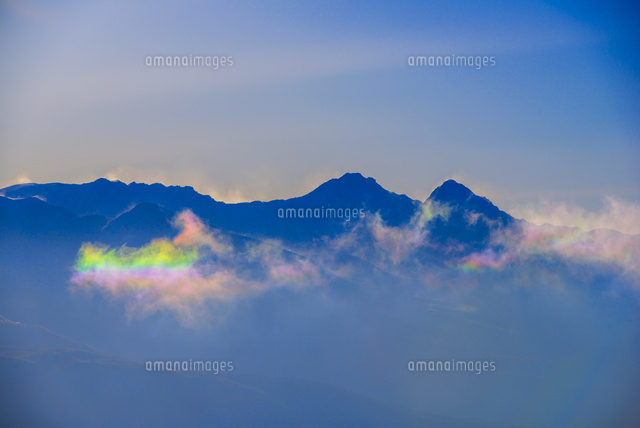 彩雲と八ヶ岳連峰 の写真素材 イラスト素材 アマナイメージズ