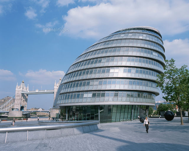 シティ ホールとタワー ブリッジ ロンドン イギリス の写真素材 イラスト素材 アマナイメージズ