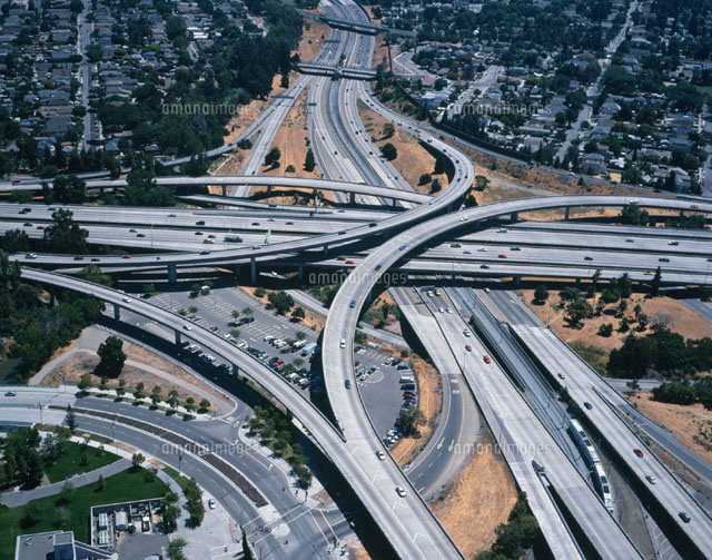 シリコンバレーのインターチェンジの風景 アメリカ の写真素材 イラスト素材 アマナイメージズ