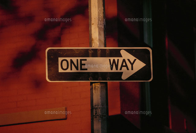 道路標識（ONE WAY) NY アメリカ[01569000962]の写真・イラスト素材