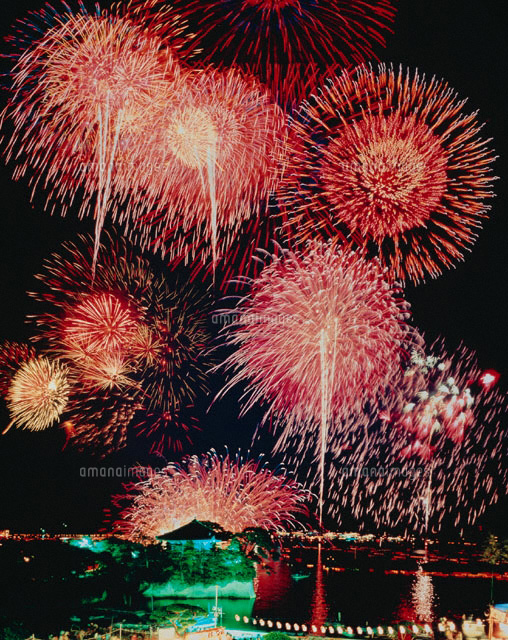 松島灯篭流し花火大会 松島町 宮城県 の写真素材 イラスト素材 アマナイメージズ