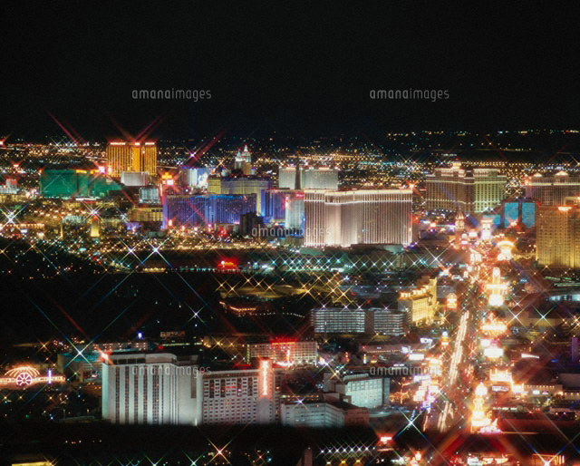 ストリップ地区の夜景 ラスベガス アメリカ の写真素材 イラスト素材 アマナイメージズ
