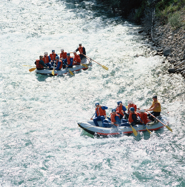 川下りのラフティング ジャスパー国立公園 カナダ の写真素材 イラスト素材 アマナイメージズ