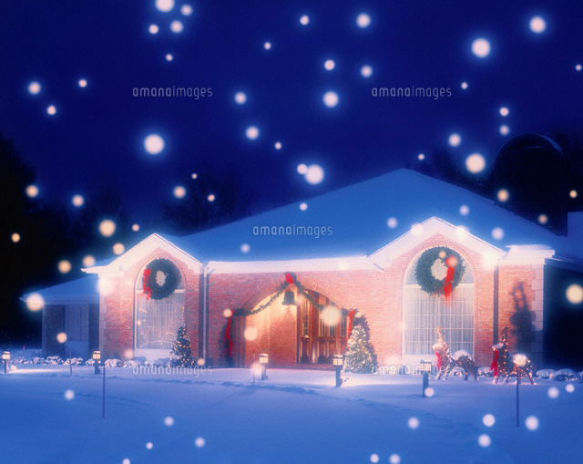 大きなリースのレンガの家と雪 の写真素材 イラスト素材 アマナイメージズ 大きなリースのレンガの家と雪 の写真素材 イラスト素材 アマナイメージズ