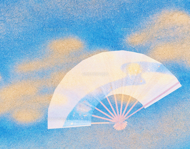 白い扇と和紙 フォトイラスト の写真素材 イラスト素材 アマナイメージズ