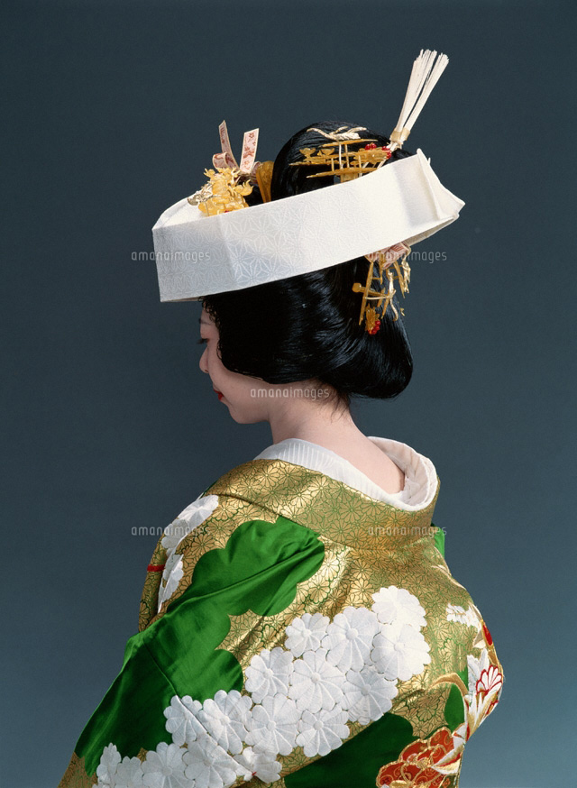 和装花嫁の後ろ姿 の写真素材 イラスト素材 アマナイメージズ