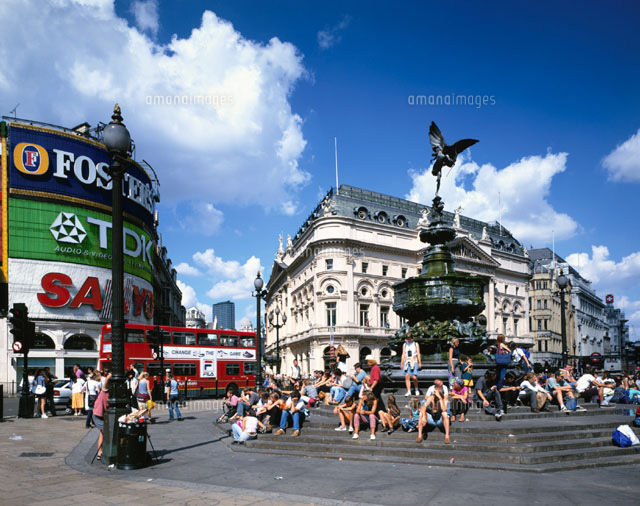 ピカデリーサーカスのエロス像 ロンドン イギリス の写真素材 イラスト素材 アマナイメージズ