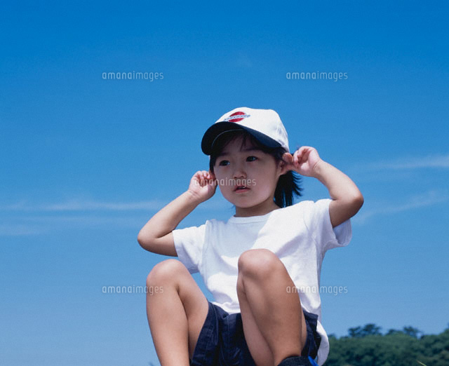 野球帽をかぶる日本人の男の子 の写真素材 イラスト素材 アマナイメージズ