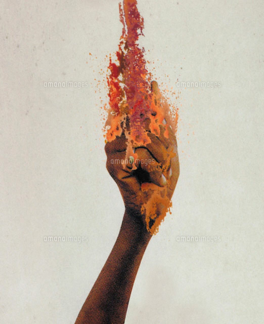 炎を握る手 フォトイラスト 02172010050 の写真素材 イラスト素材 アマナイメージズ