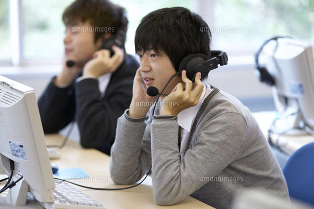 ヘッドフォン パソコンの写真素材 ストックフォト アマナイメージズ