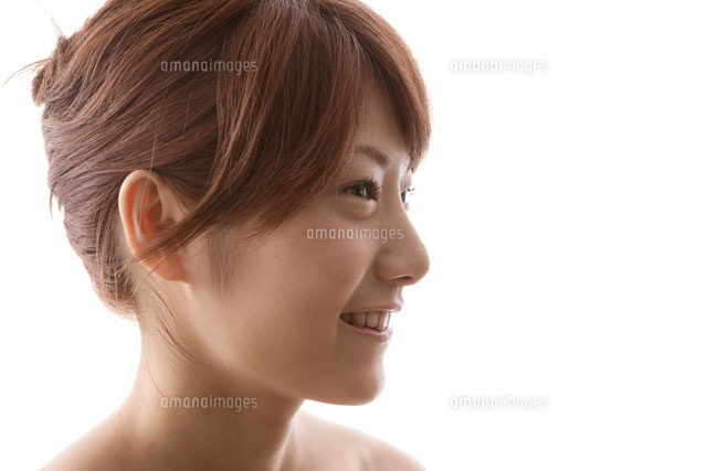 20代女性の横顔アップ[02346000166]の写真・イラスト素材｜アマナ