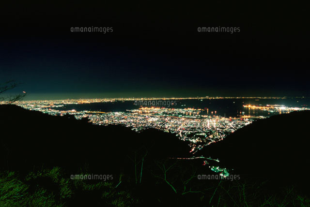 鉢巻展望台から望む大阪湾と六甲アイランドの夜景 の写真素材 イラスト素材 アマナイメージズ