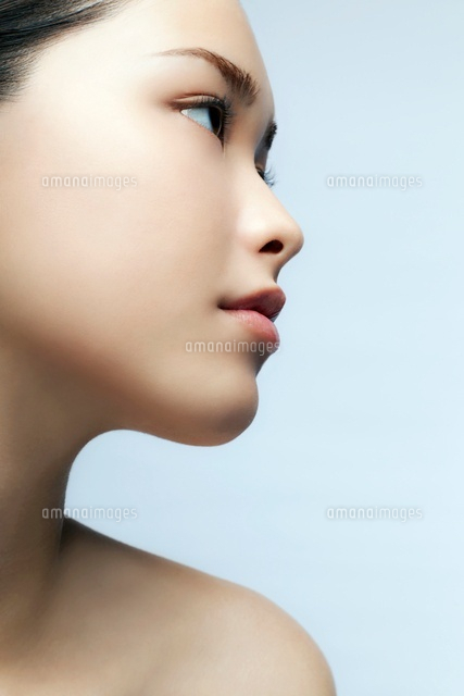 10代日本人女性の横顔ビューティー[02373000552]の写真・イラスト素材