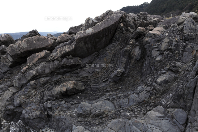 1月冬 地層の褶曲構造 四万十帯付加体堆積物 の写真素材 イラスト素材 アマナイメージズ