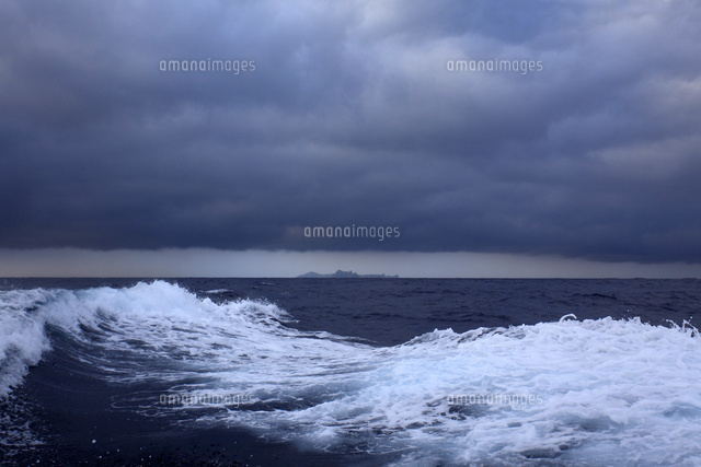 雨雲 海 の写真素材 イラスト素材 アマナイメージズ