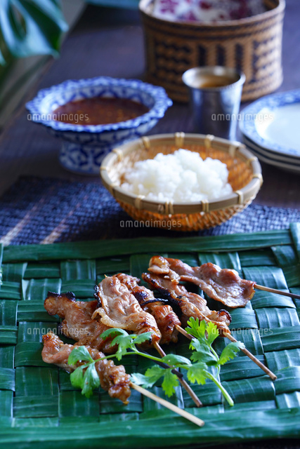 ムーピン 豚の串焼き タイ料理 の写真素材 イラスト素材 アマナイメージズ