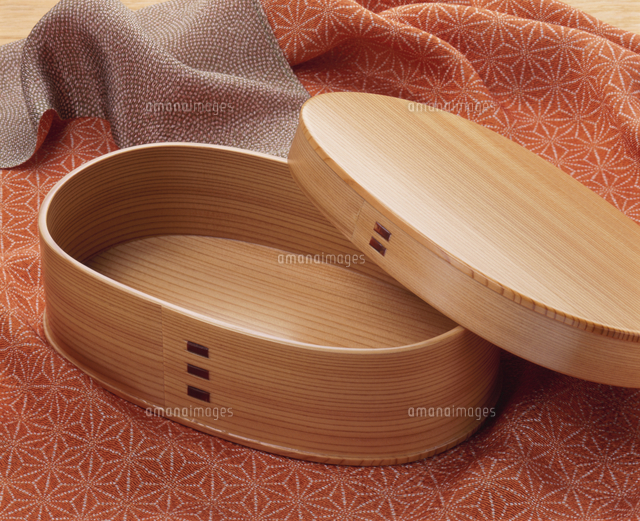 弁当箱 曲げわっぱ の写真素材 イラスト素材 アマナイメージズ