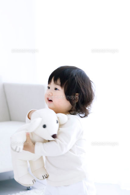 ぬいぐるみで遊ぶ赤ちゃん の写真素材 イラスト素材 アマナイメージズ ぬいぐるみで遊ぶ赤ちゃん の写真素材 イラスト素材 アマナイメージズ