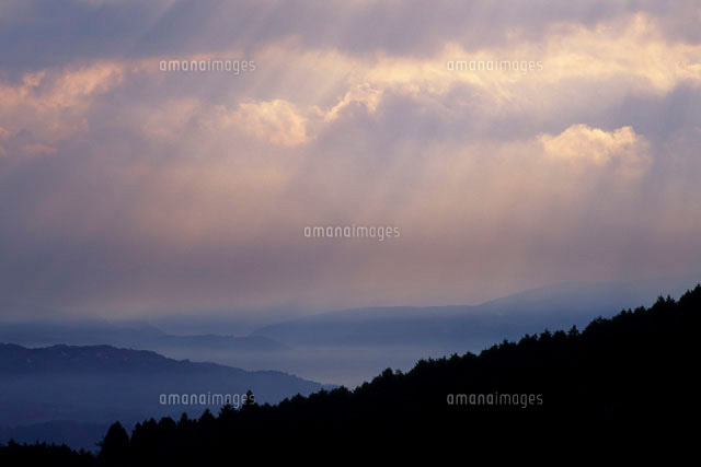 雲海と山並み の写真素材 イラスト素材 アマナイメージズ
