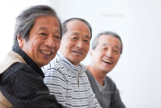 笑顔の中高年男性3人 の写真素材 イラスト素材 アマナイメージズ