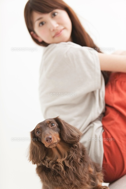 人物画 女性と犬の肖像画 Gustav_Wertheimer_-