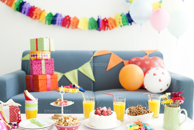 パーティーテーブル の写真素材 イラスト素材 アマナイメージズ