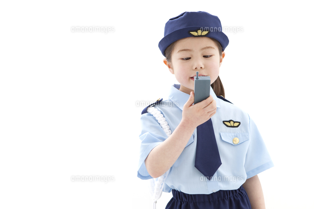 トランシーバーを持つ女の子 の写真素材 イラスト素材 アマナイメージズ