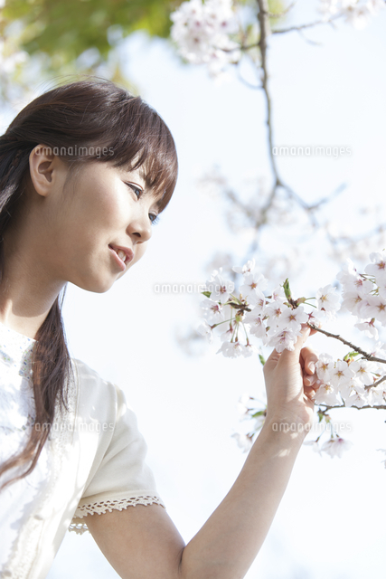 女性像横顔 aflo_111440290.jpg