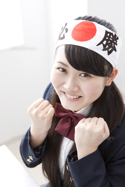 はちまきをした女子学生 の写真素材 イラスト素材 アマナイメージズ