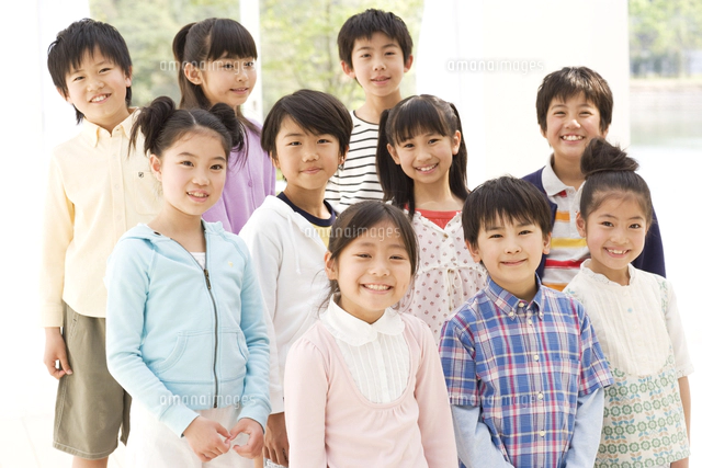 子供たちの笑顔 油彩画 2009年 笑顔の子供たち[07800069106]の写真・イラスト素材｜アマナイメージズ