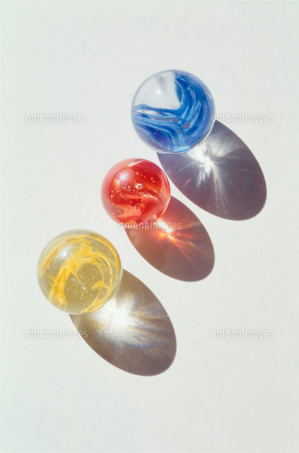 ビー玉 の写真素材 イラスト素材 アマナイメージズ