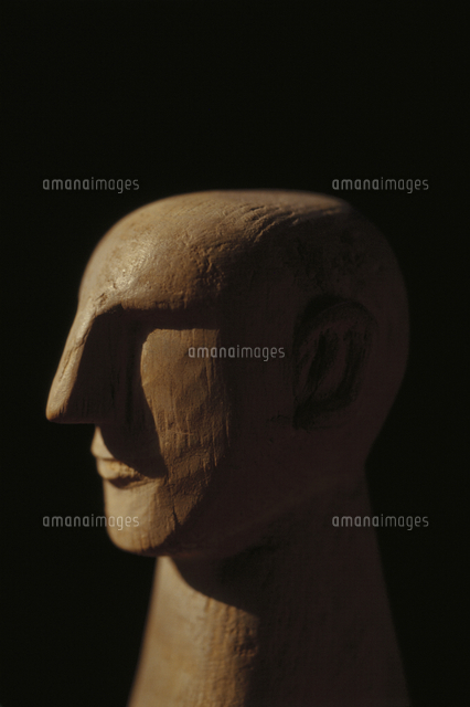 男性の顔の彫刻[09501013996]の写真・イラスト素材｜アマナイメージズ