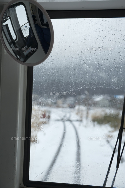 冬の会津鉄道車窓風景 の写真素材 イラスト素材 アマナイメージズ