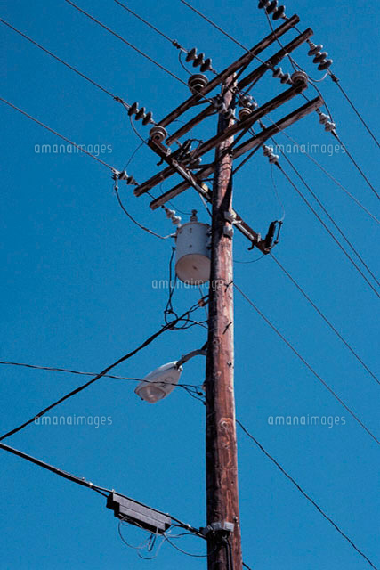 青空と電柱 の写真素材 イラスト素材 アマナイメージズ