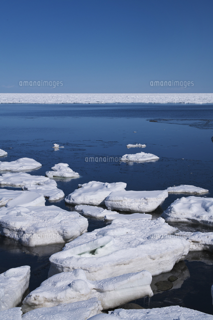 オホーツク海の流氷 の写真素材 イラスト素材 アマナイメージズ
