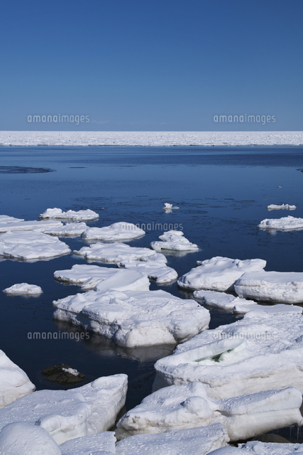 オホーツク海の流氷 の写真素材 イラスト素材 アマナイメージズ
