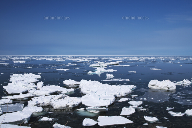 オホーツク海の流氷 の写真素材 イラスト素材 アマナイメージズ