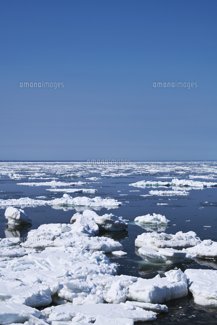 オホーツク海の流氷 の写真素材 イラスト素材 アマナイメージズ