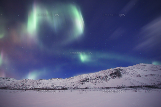 ハートのオーロラ の写真素材 イラスト素材 アマナイメージズ