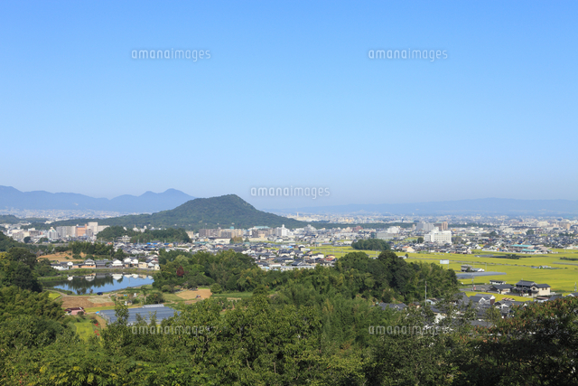 甘樫丘より初秋の畝傍山・二上山を眺望[10059000754]の写真・イラスト