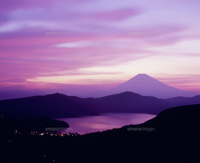 箱根大観山より夕焼けの芦ノ湖と富士山[10066000015]の写真・イラスト 