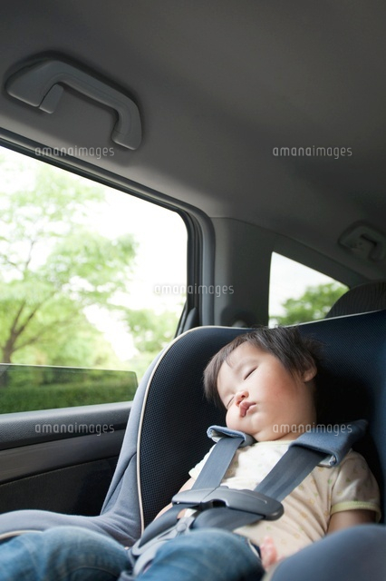 チャイルドシートで眠る男の子 の写真素材 イラスト素材 アマナイメージズ チャイルドシートで眠る男の子 の写真素材 イラスト素材 アマナイメージズ