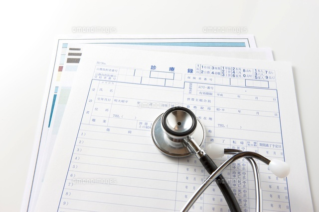 聴診器と診療録 の写真素材 イラスト素材 アマナイメージズ